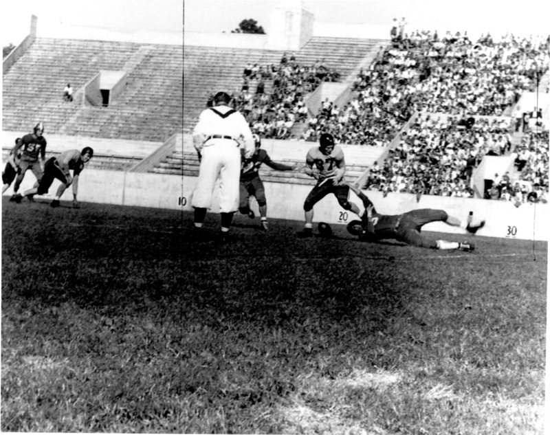 picture of UH’s first football game