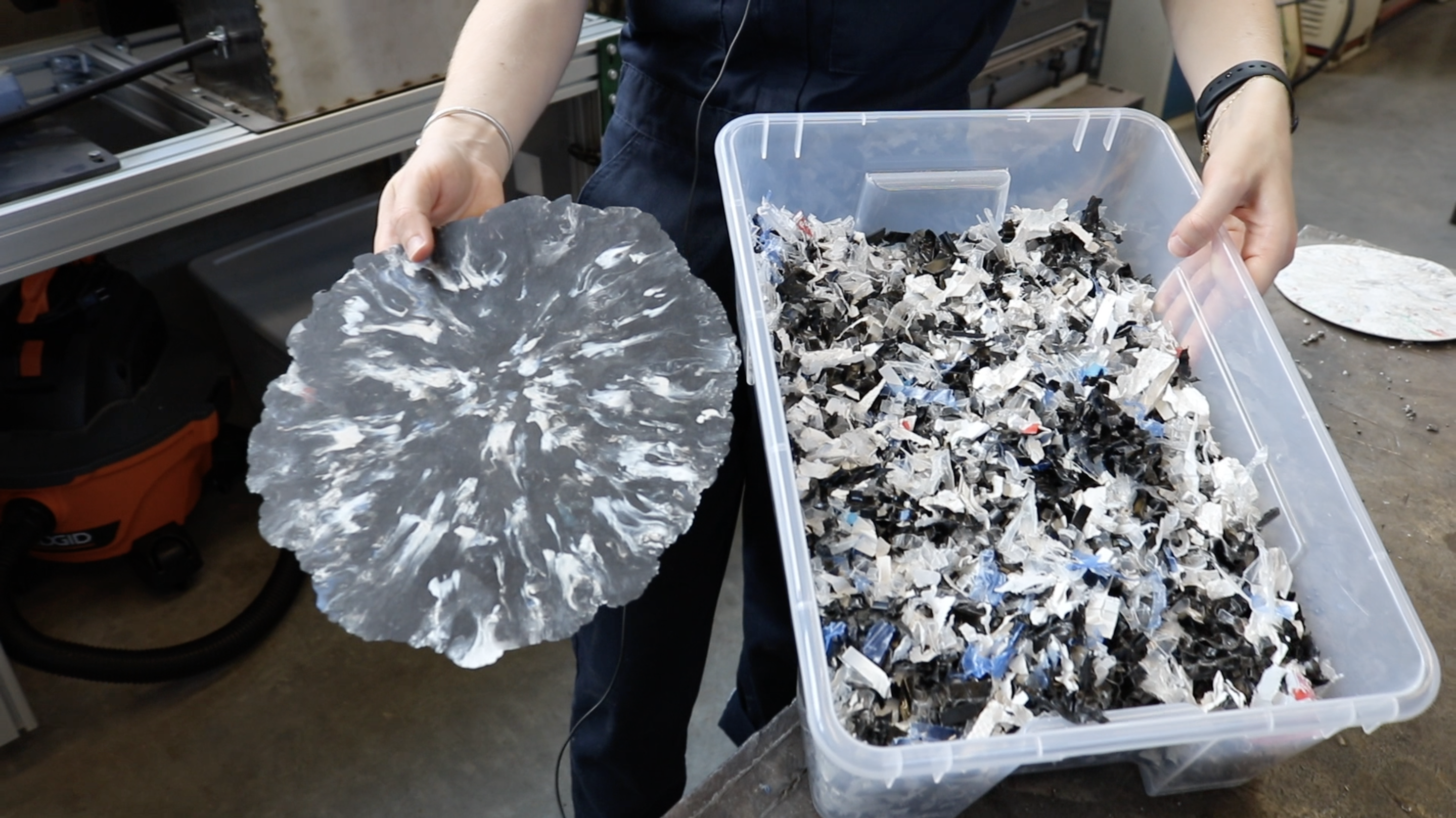 /architecture/newsroom/news-articles/2021-07-15-research-fellowship/shredded-plastic-to-sheet.png