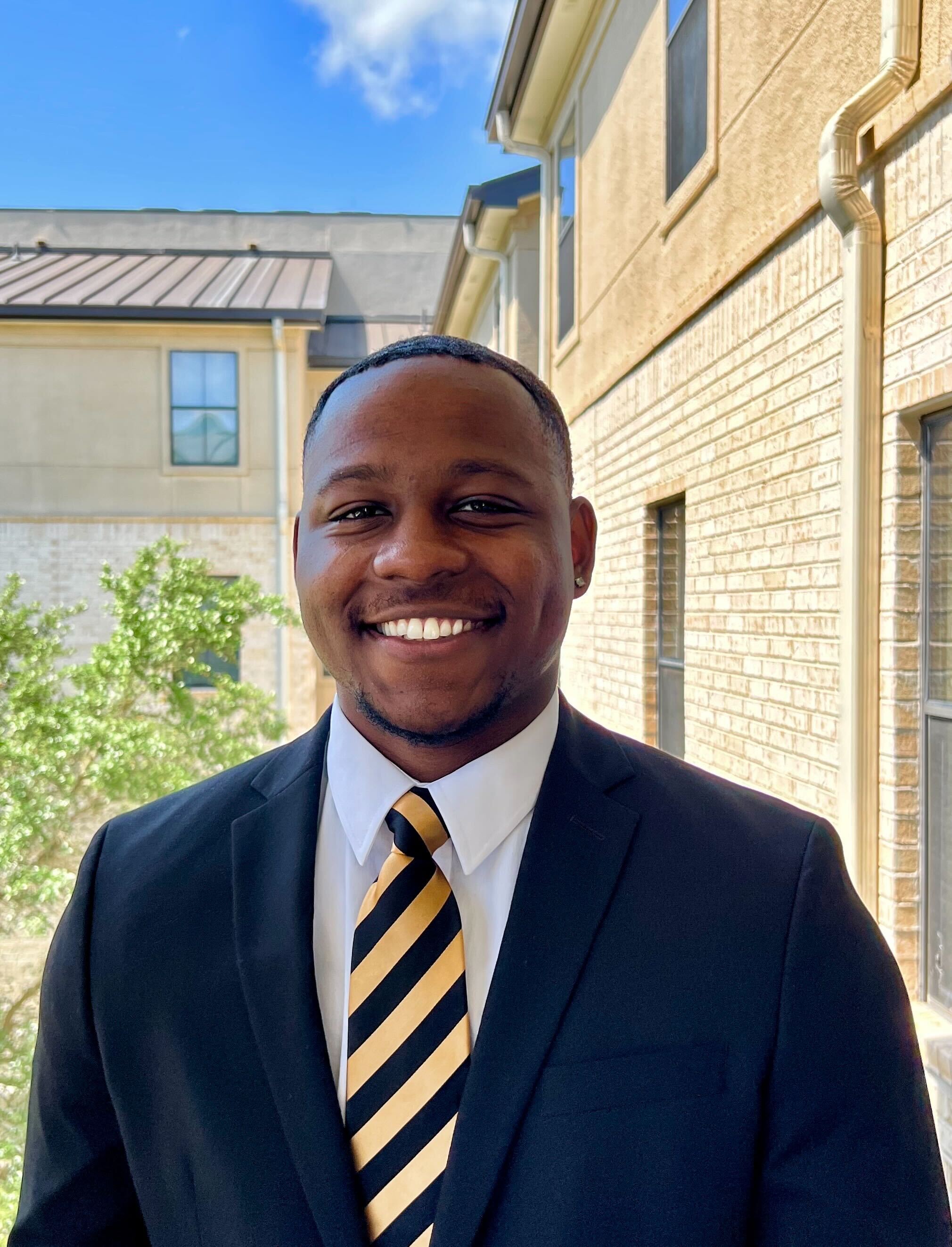 /class/psychology/clinical-psych/research/carma/research-team/d-williams_headshot_2023-dec.jpg