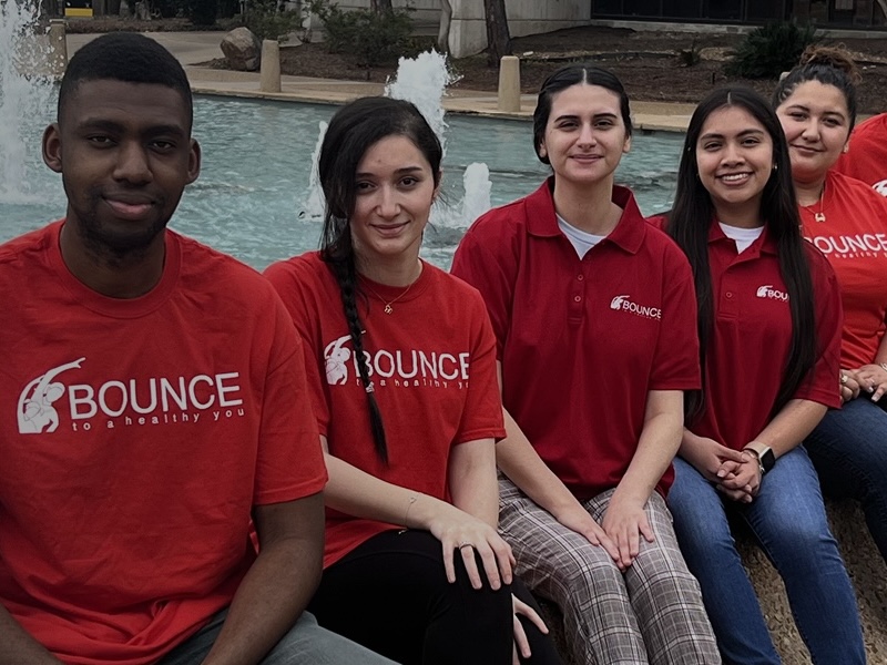 A group of students by the water fountain