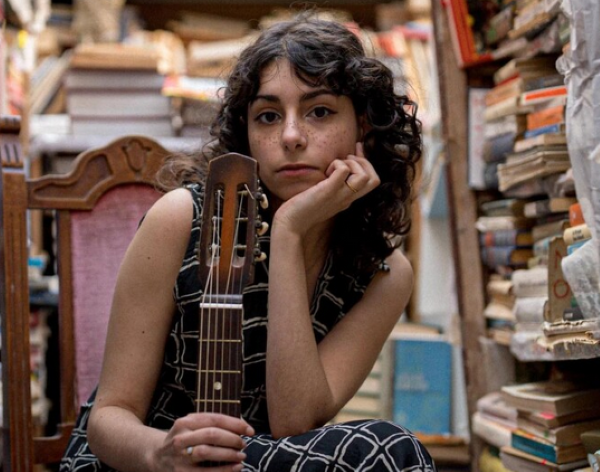 Amanda Pascali with guitar
