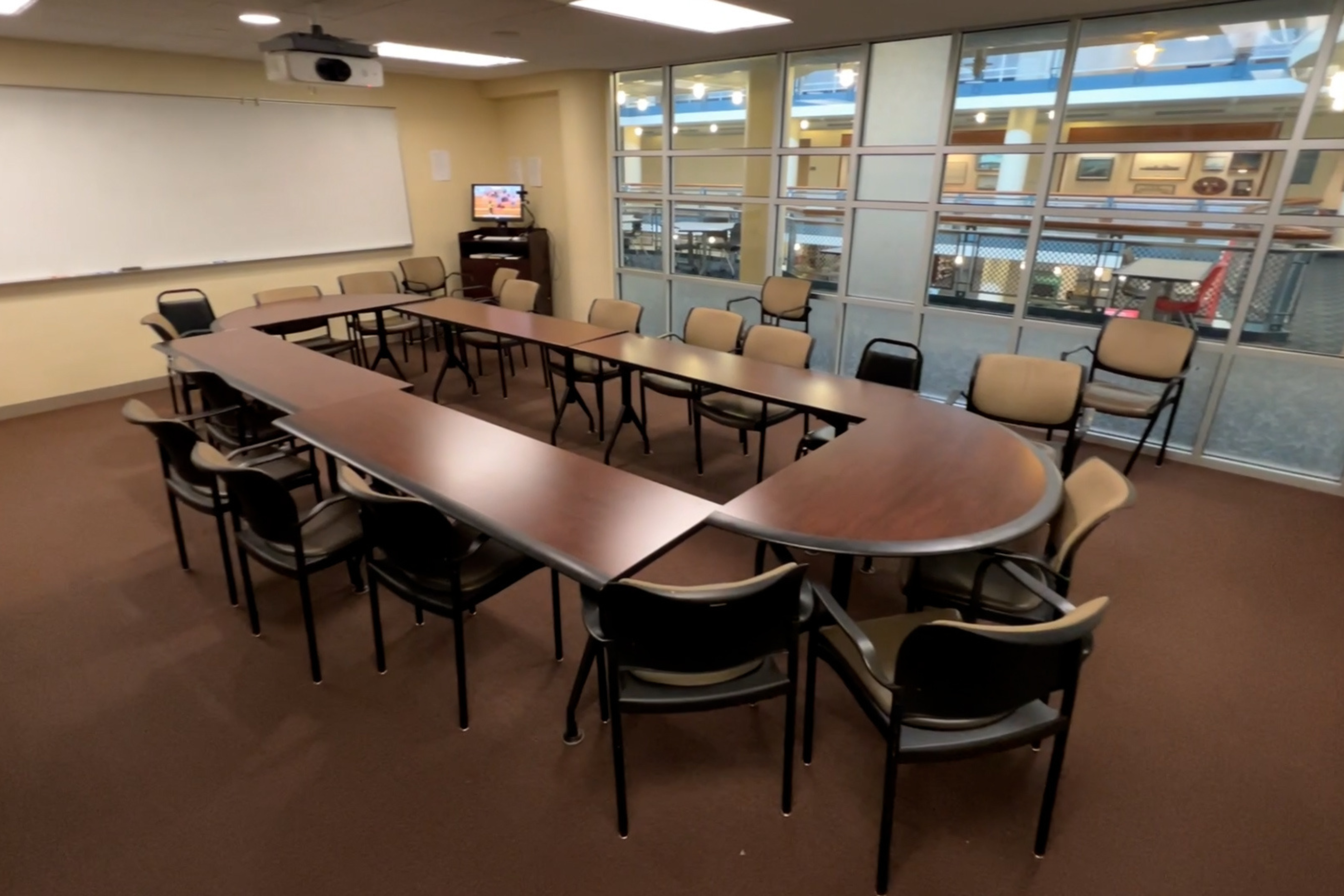 Fishbowl Classroom in Honors College