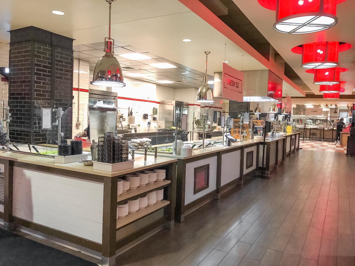 /housing/conference-housing/services-and-amenities/moodydiningcommons1_013123.jpg