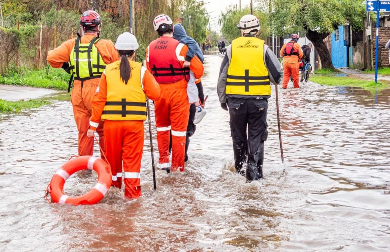 Disaster rescue large image