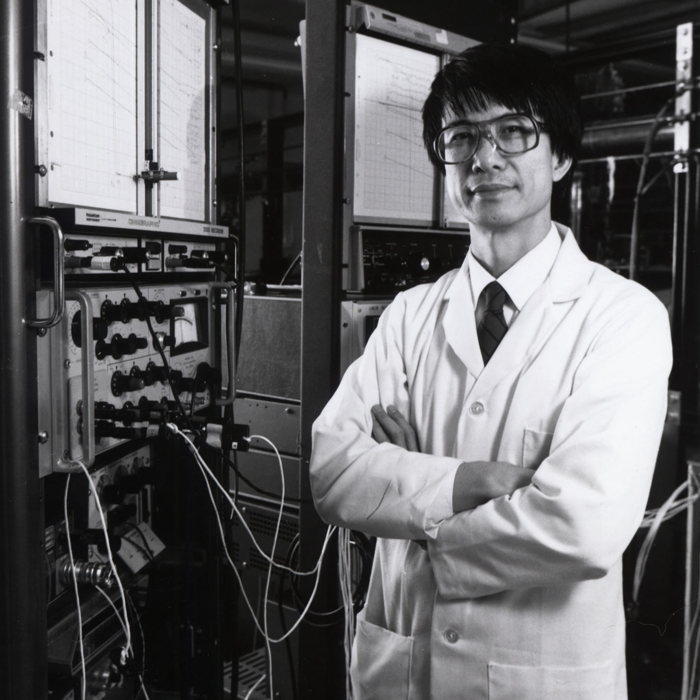 Professor Paul C.W. Chu in the lab in 1987.