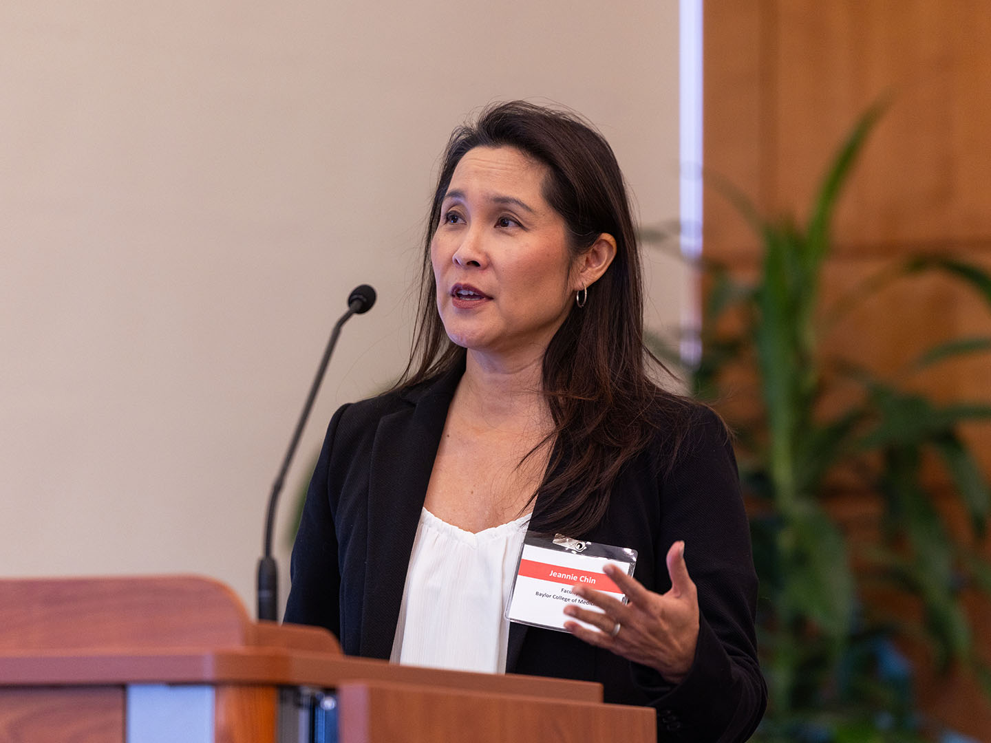Jeannie Chin delivers keynote address at dementia symposium
