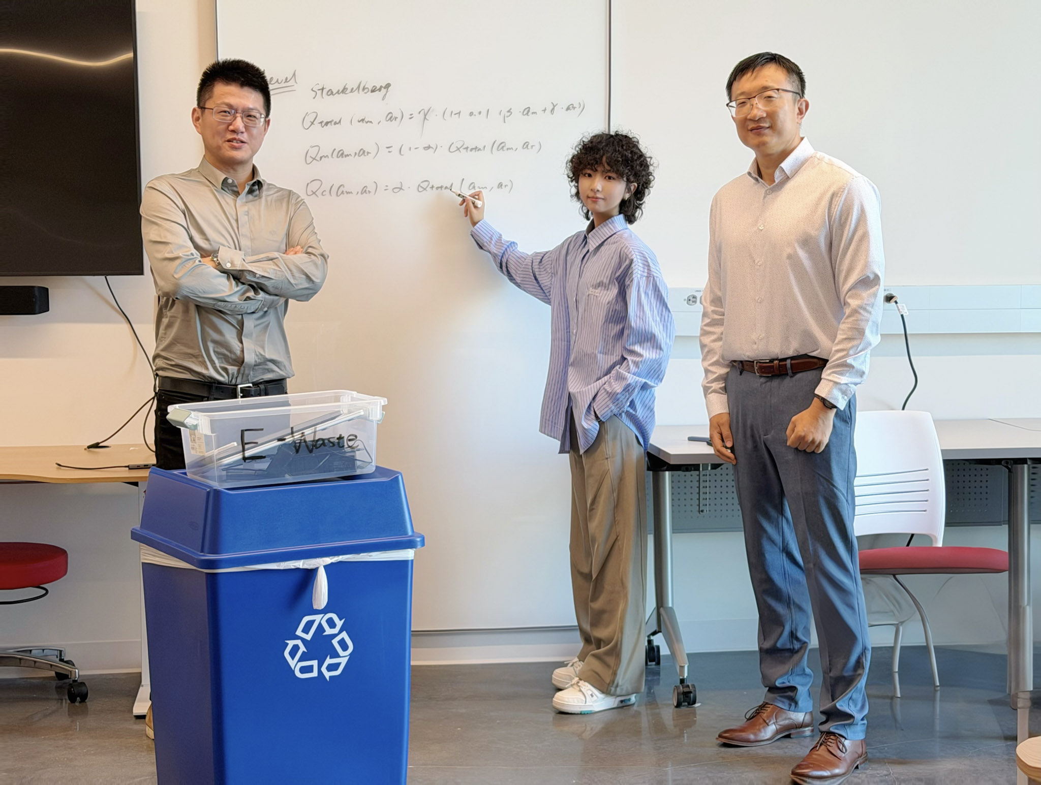 Professors Kailai Wang and Jian Shi with Researcher Chuyue Wang.