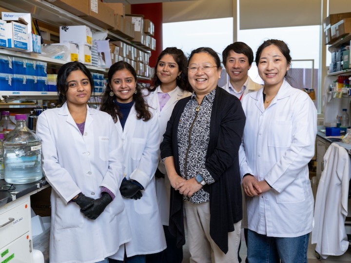 weiyi peng with team