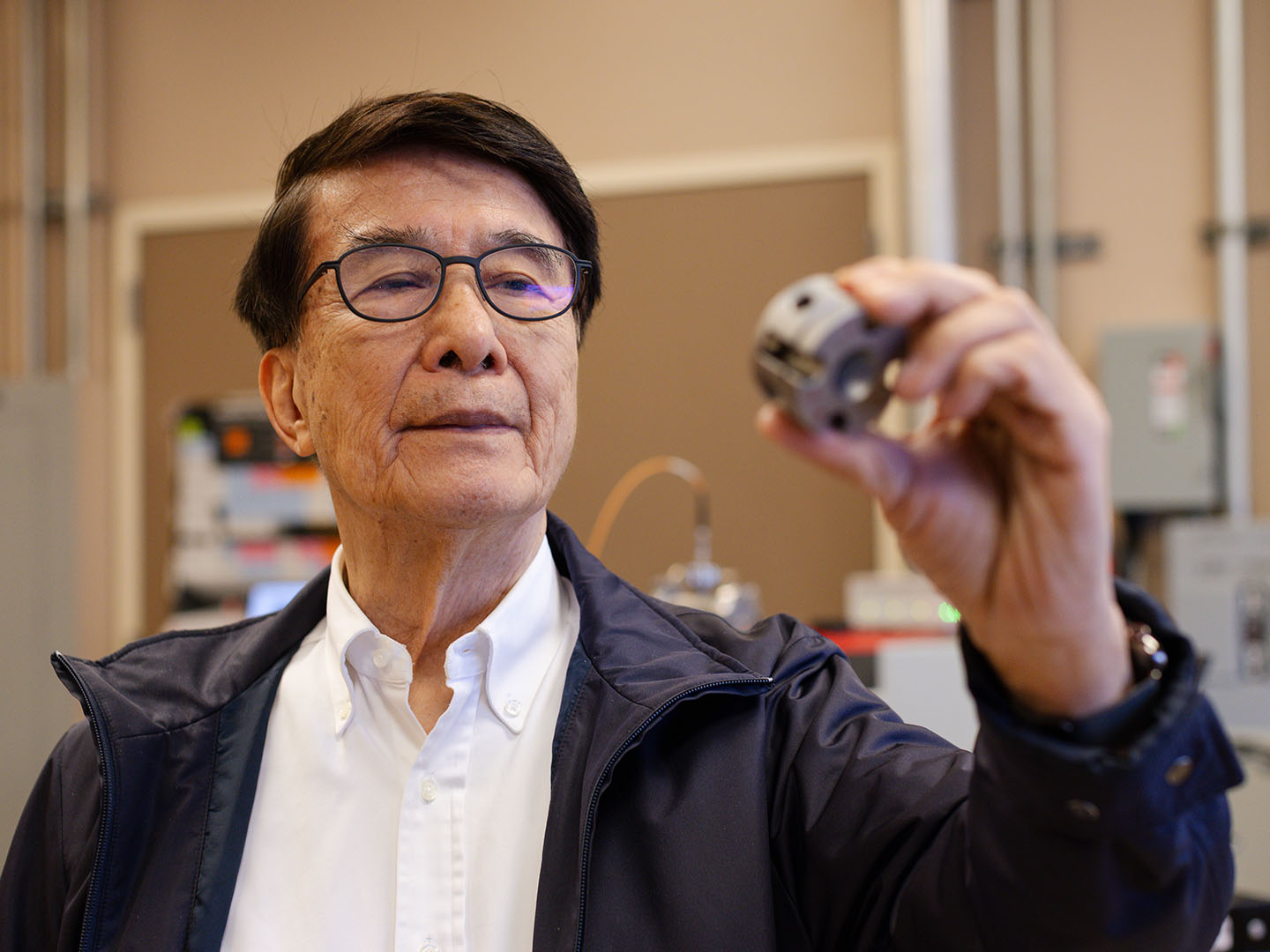 Ching-wu Chu looks at a superconductivity material in the lab.
