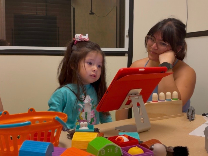 Child doing language exercises in a lab at UH.