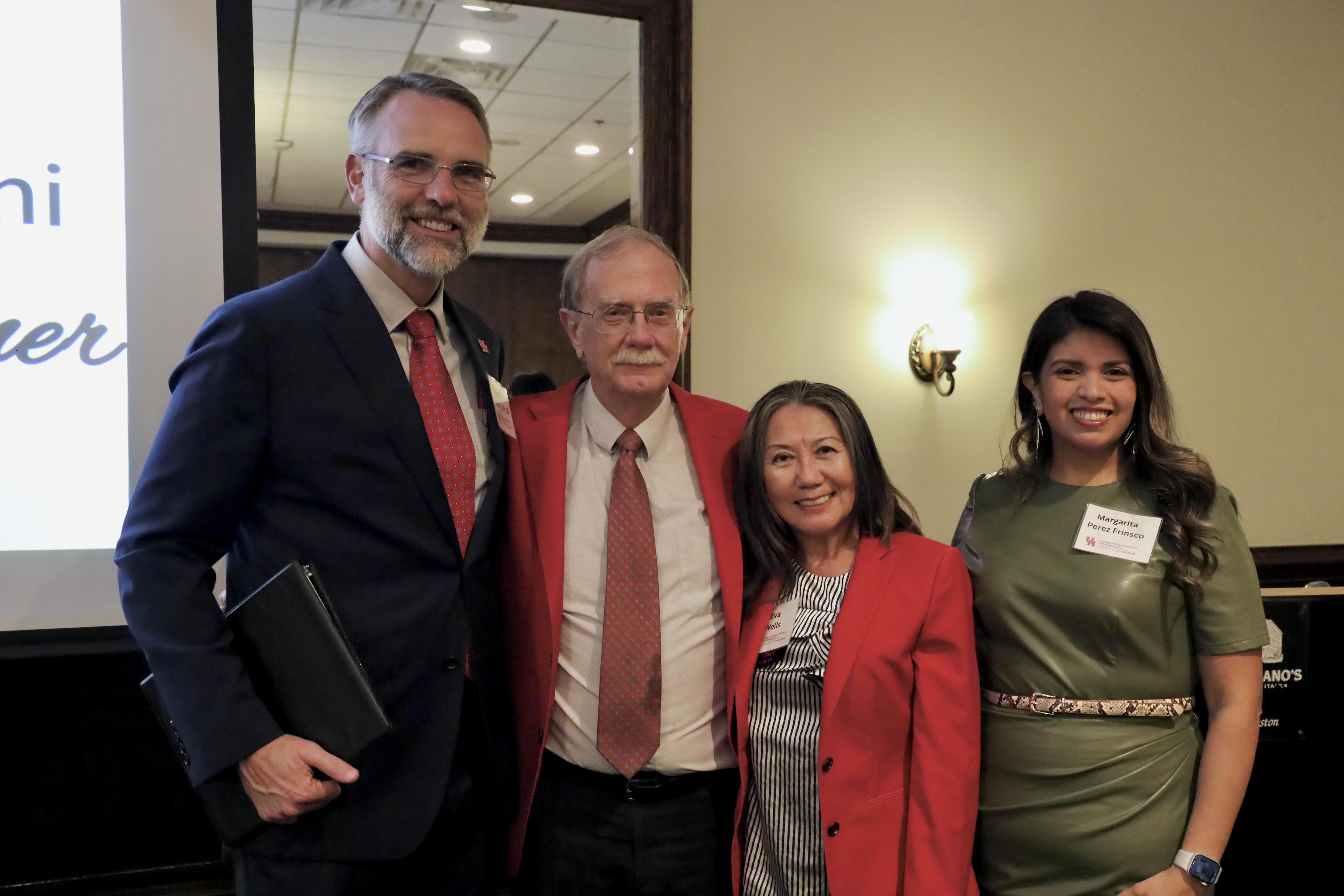 Dean Dudley (l) with Dr. Dan E. Wells and Mrs. Eva Wells (da Vinci Society Members and Red Jacket Distinction Recipients) along with Margarita Pérez Frinsco (r)