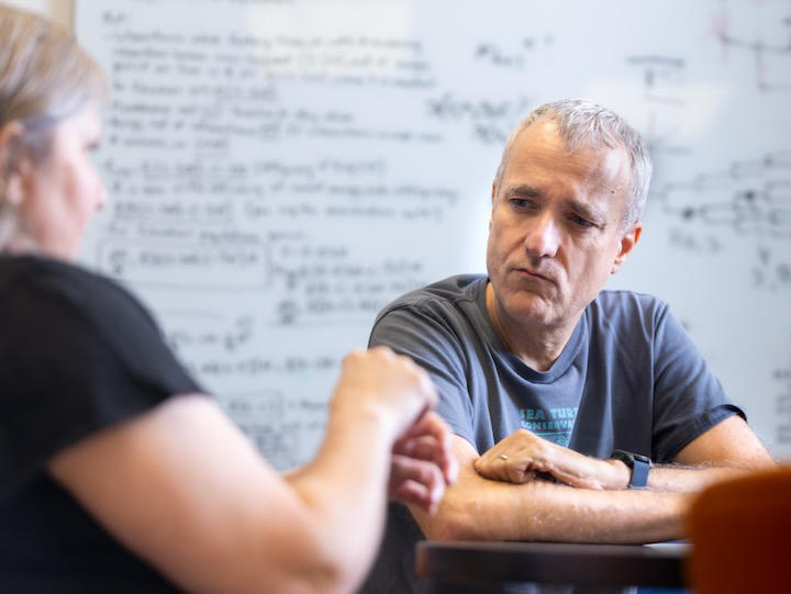 From left: Professor Rebecca Zufall and Professor Ricardo Azevedo discuss research.