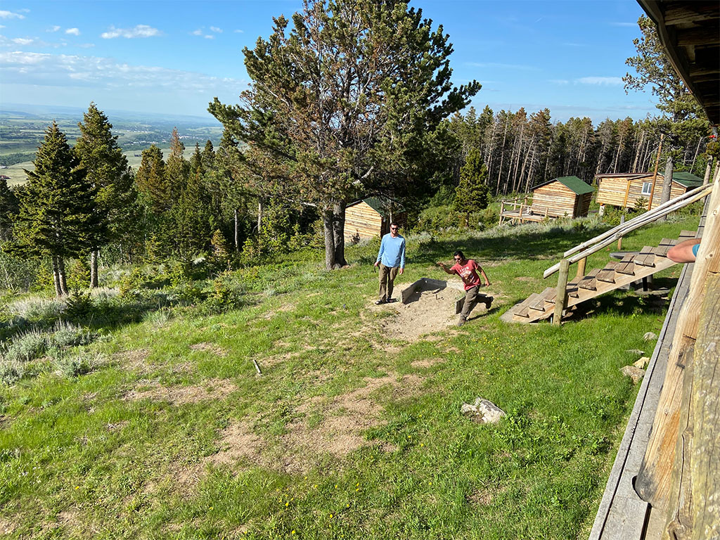 Nathaniel Brunello (left) and Philip Lira (right) play a quick game of horseshoe before dinner. Photo credit: Jack McLaughlin, TA