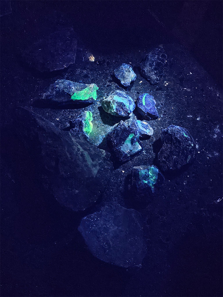 Professors bring out the fancy lights to show students different minerals. Photo credit: Danielle Pace