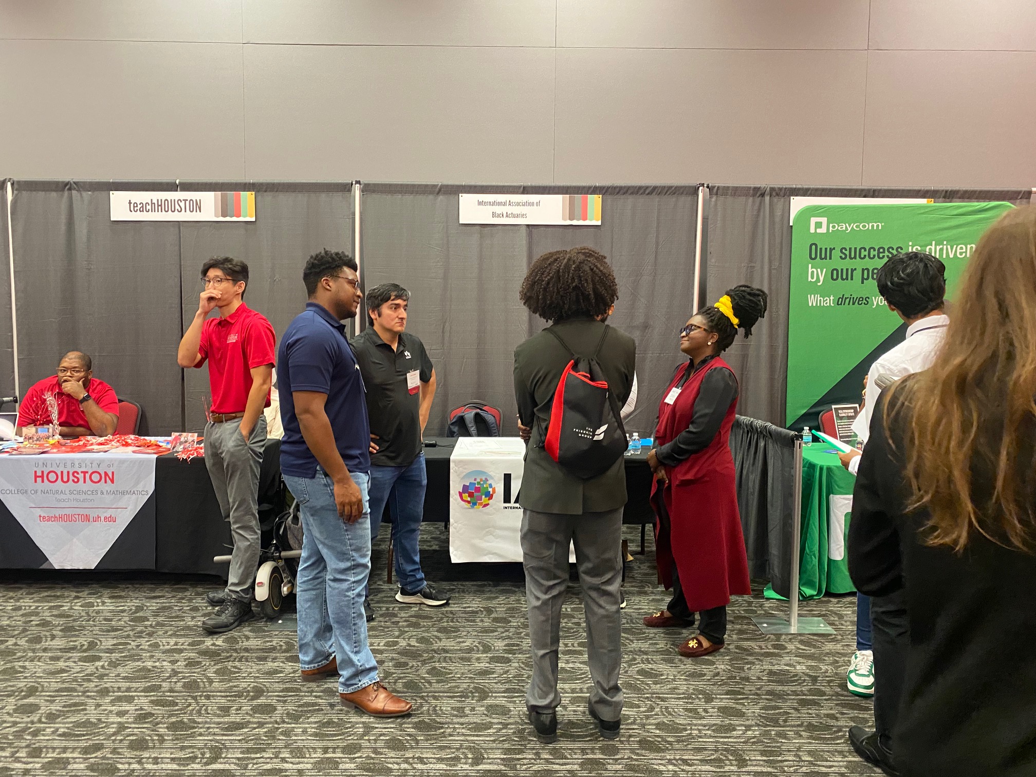 /nsm/math/news-events/stories/2024/uh_usaa_iaba_ambassador_event/1_iaba-careerfair.jpg