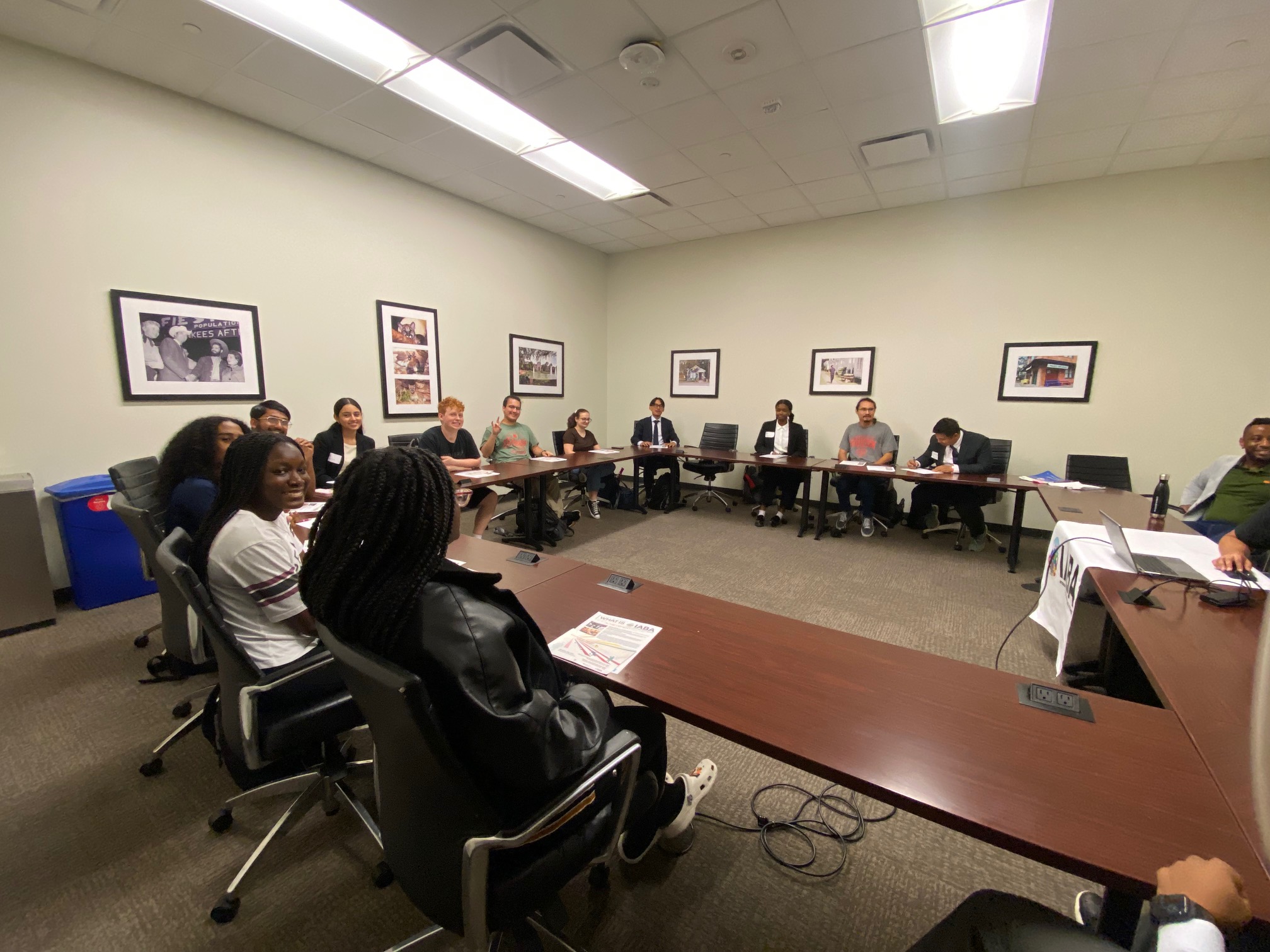 /nsm/math/news-events/stories/2024/uh_usaa_iaba_ambassador_event/4_iaba_infosession.jpg