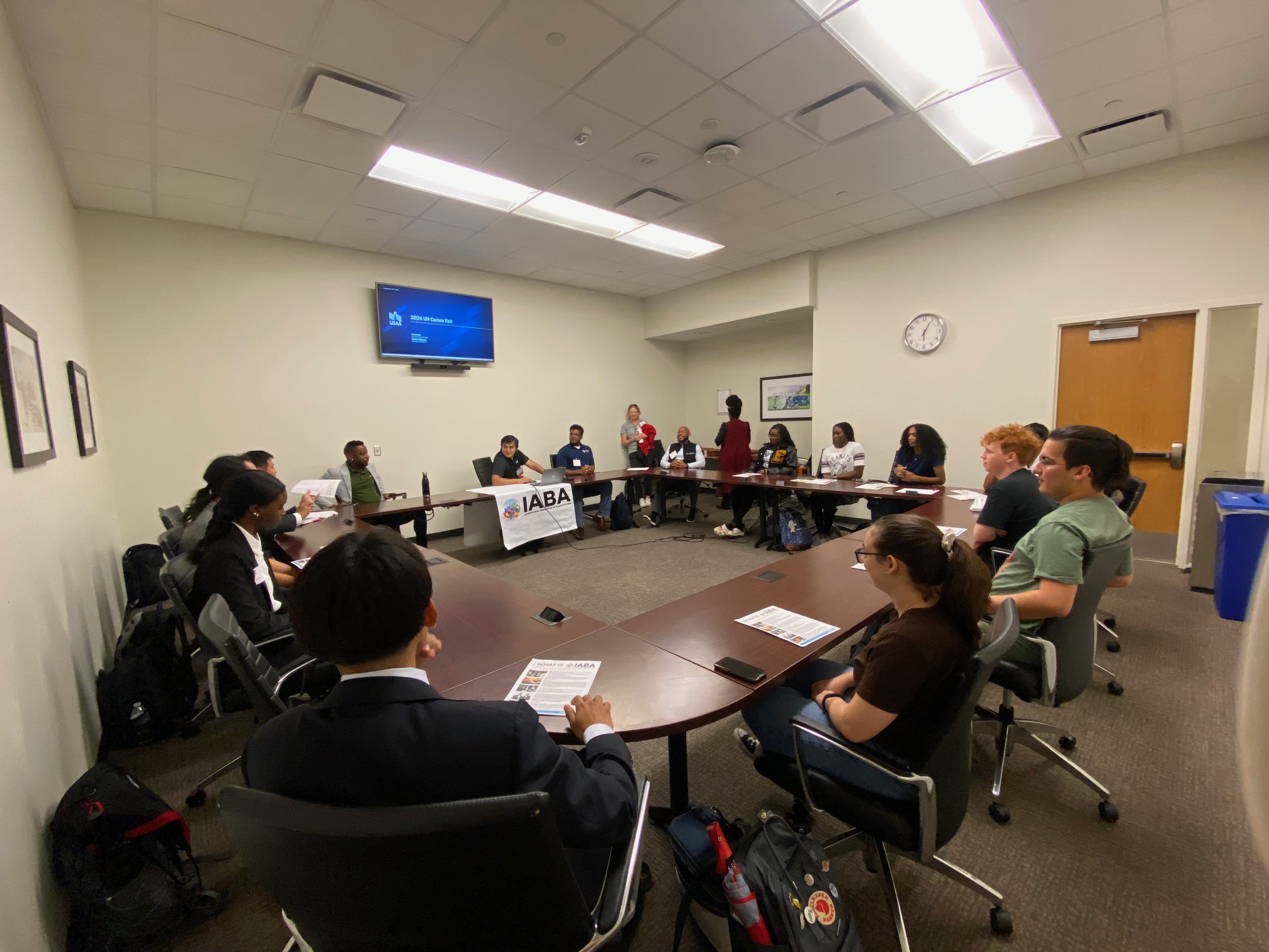 /nsm/math/news-events/stories/2024/uh_usaa_iaba_ambassador_event/4_iaba_infosession3.jpg