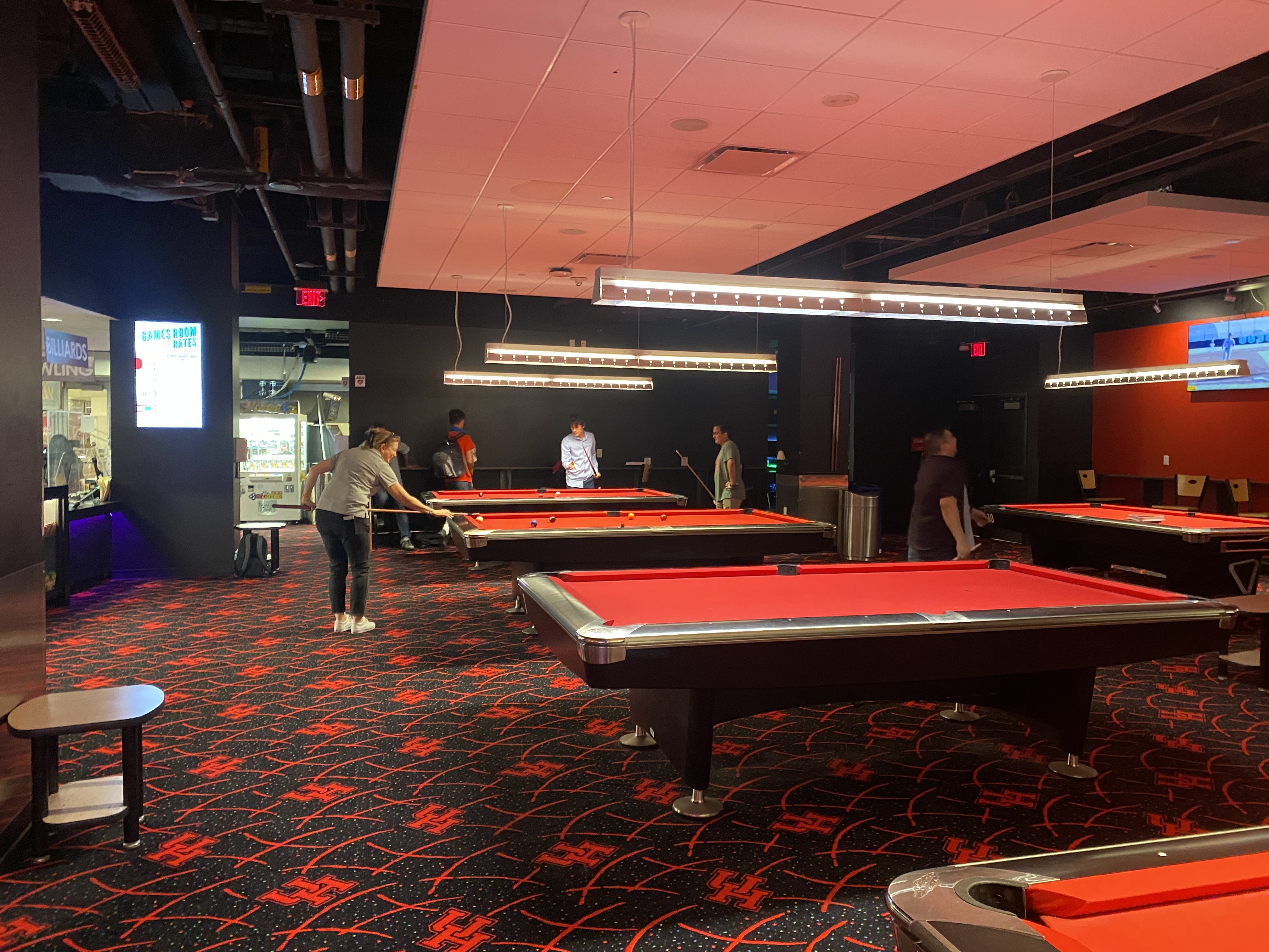 /nsm/math/news-events/stories/2024/uh_usaa_iaba_ambassador_event/gameroom_jen_moses_pool.jpg