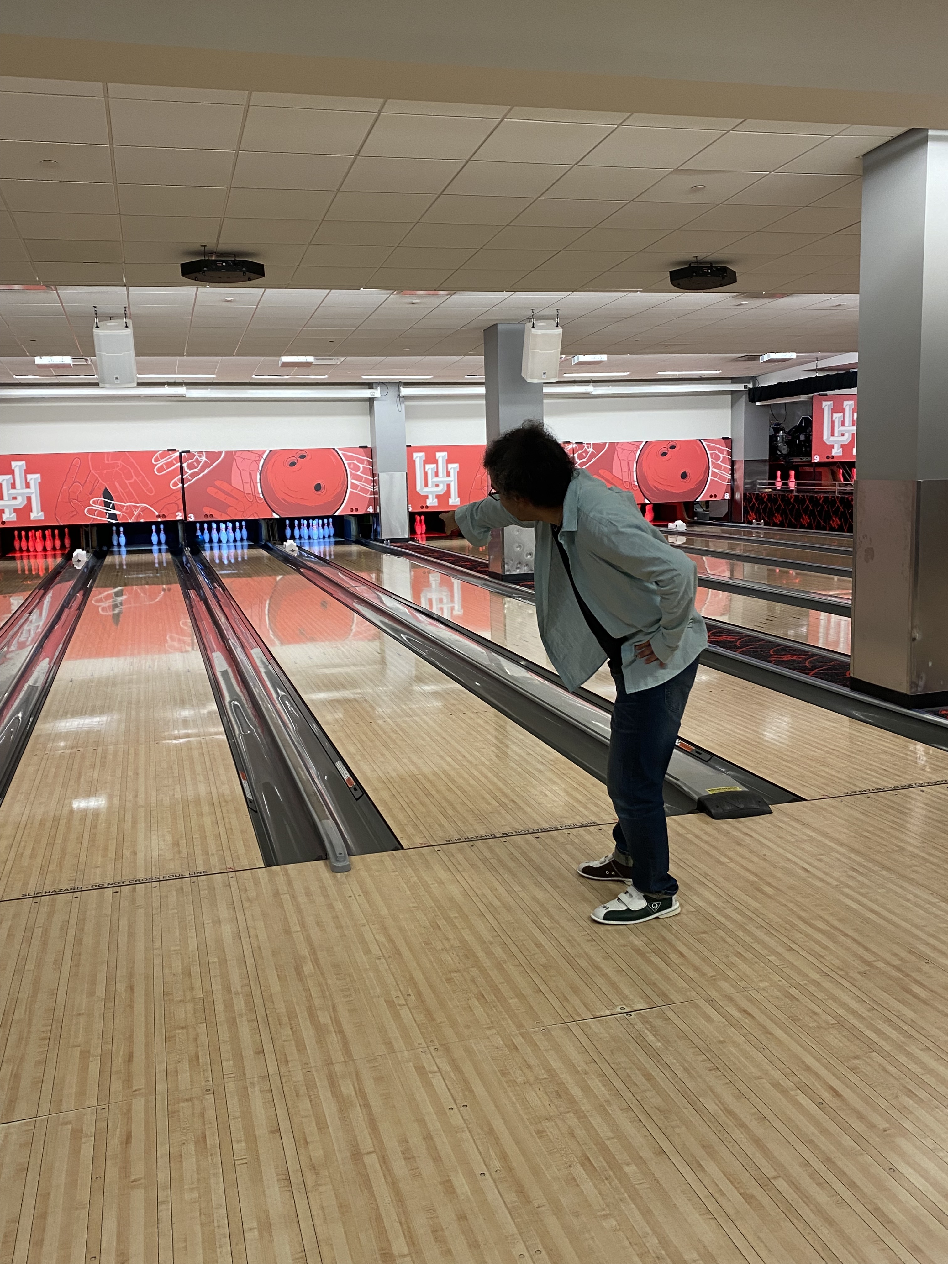 /nsm/math/news-events/stories/2024/uh_usaa_iaba_ambassador_event/gameroom_mehrdad_bowling.jpg