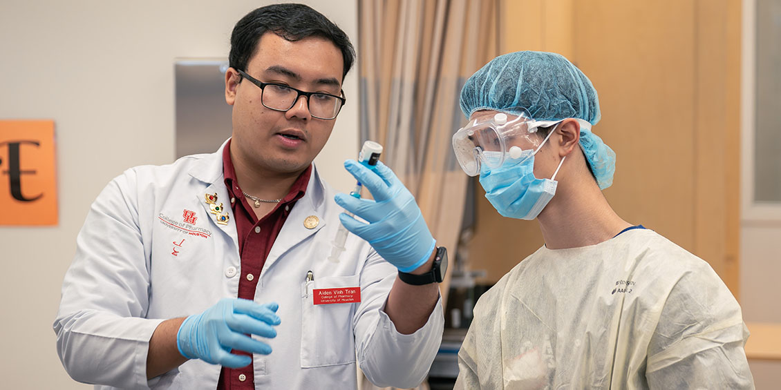 PharmD student and camp attendee in lab
