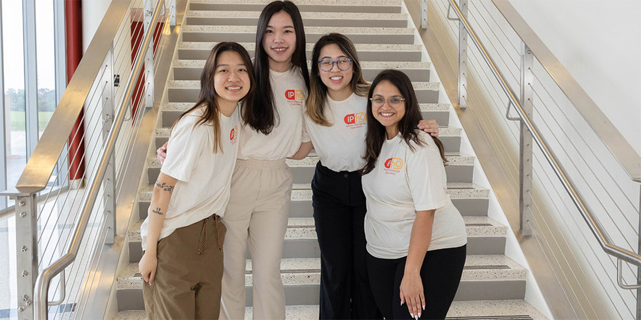 IPhO VIP team on stairs