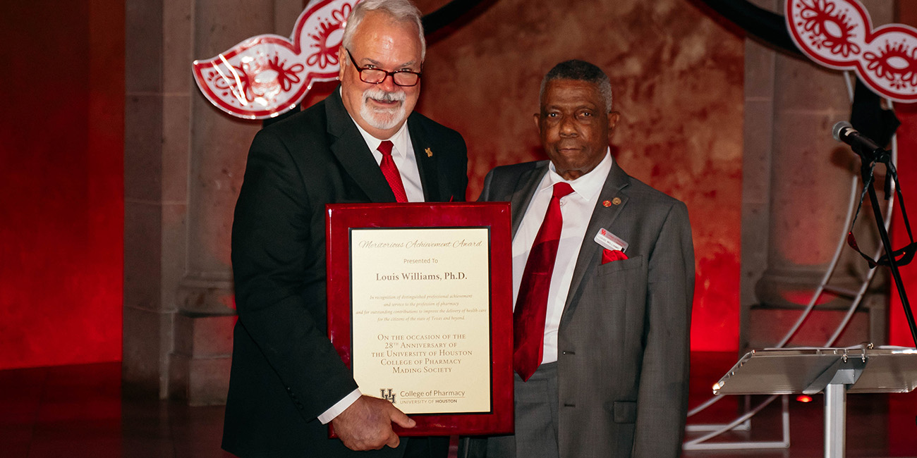 Pritchard presents award to Williams