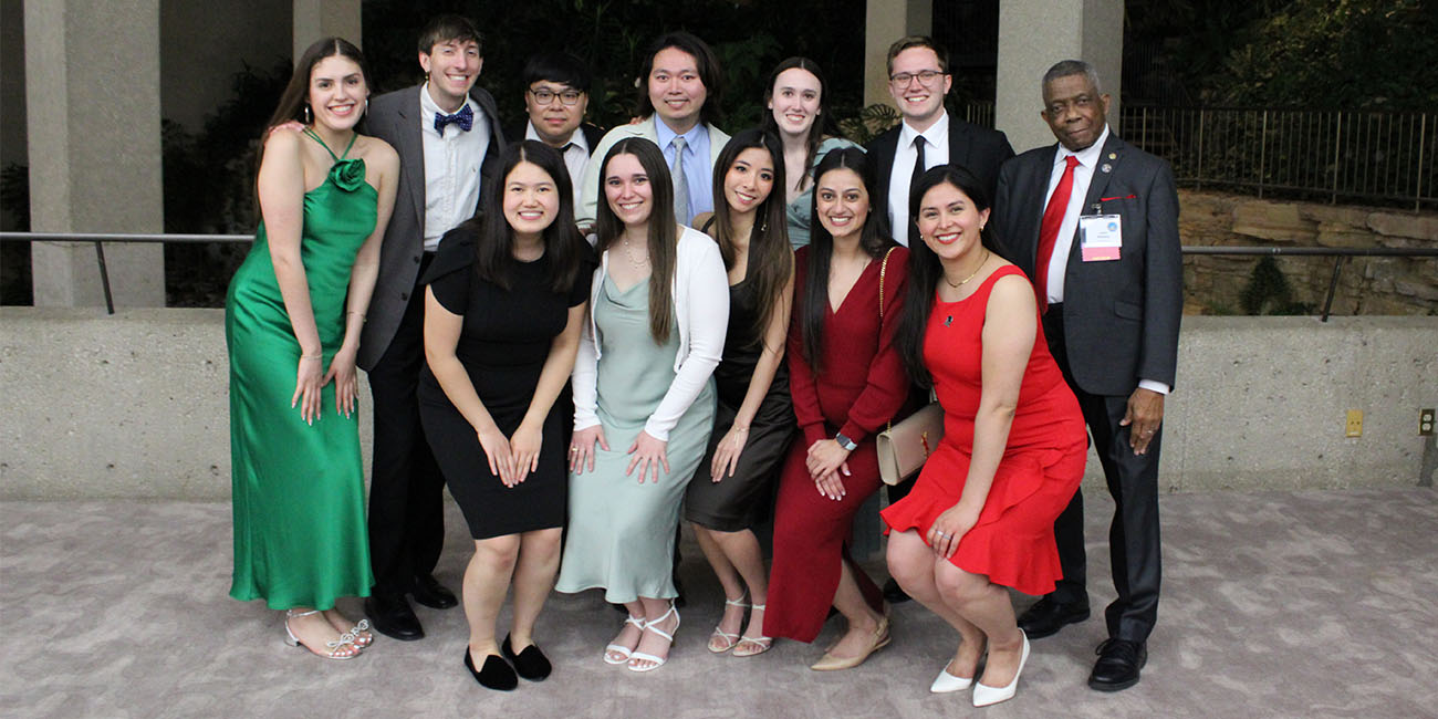group photo of SNPhA members