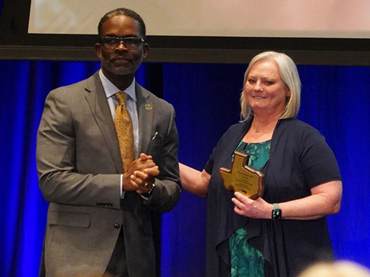 Myers receives award from Cox