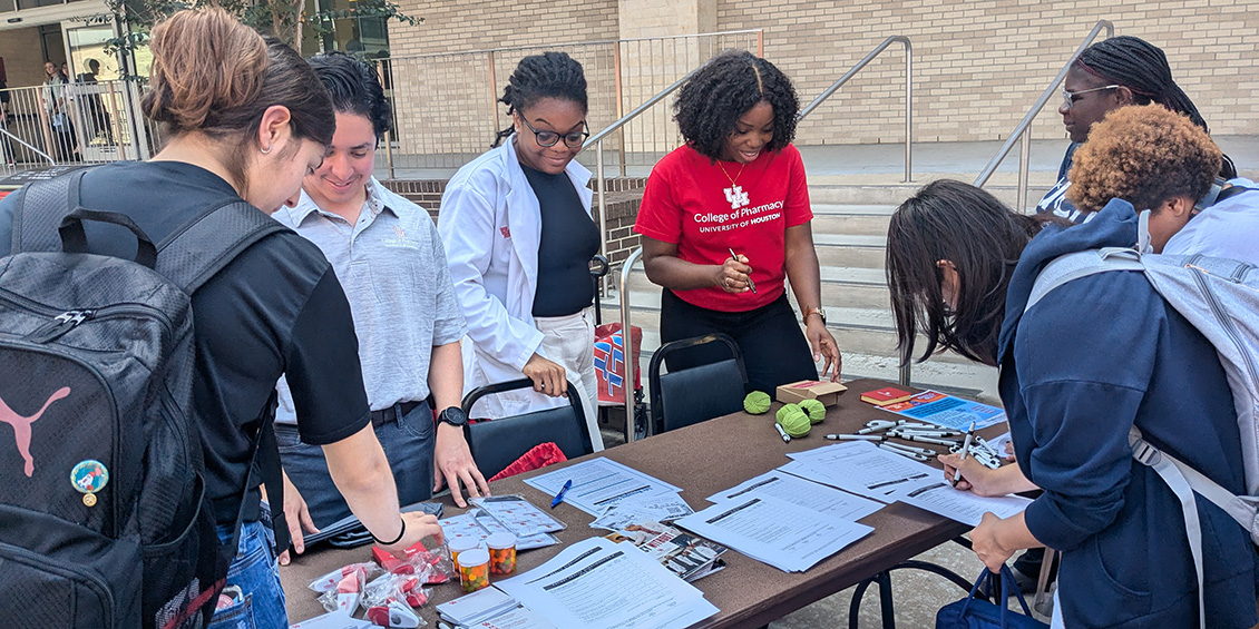 Pharmacy students talk with college students about mental wellness