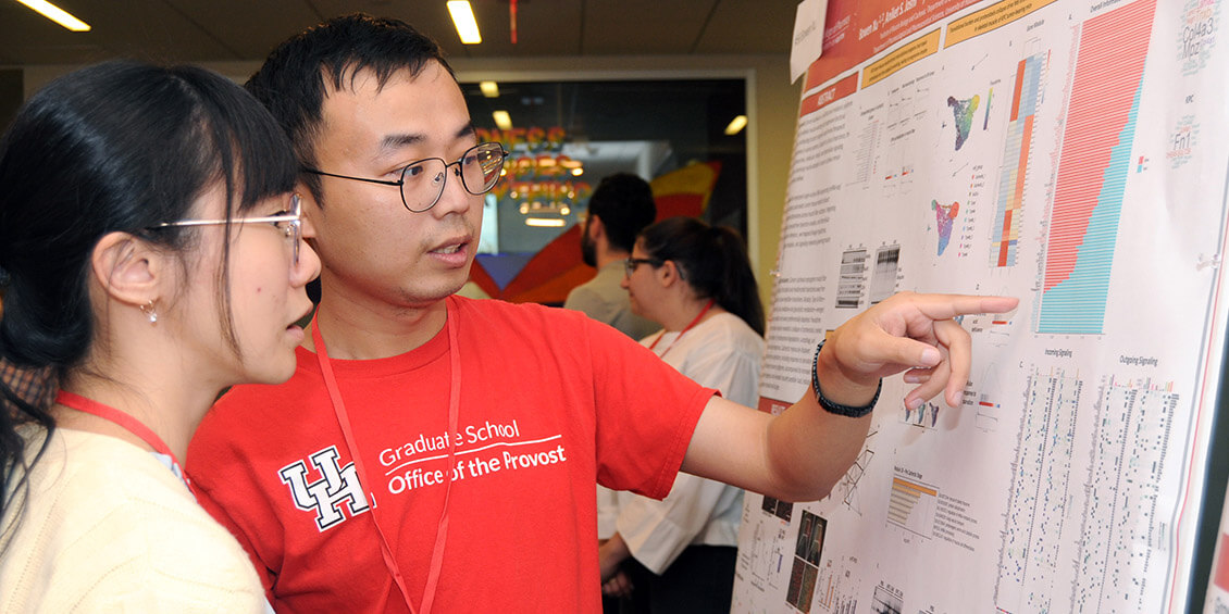 researcher discussing poster with CTRS attendee