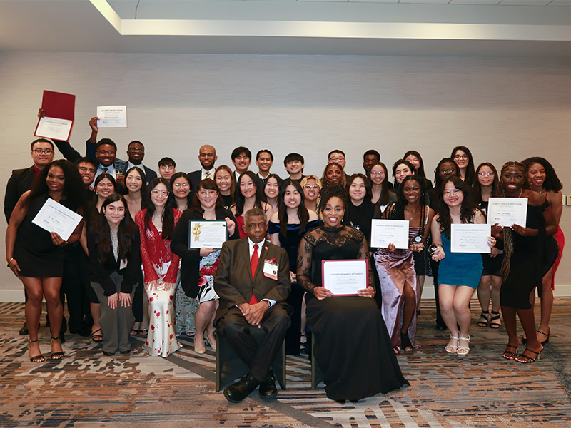 SNPhA chapter members and faculty co-advisors