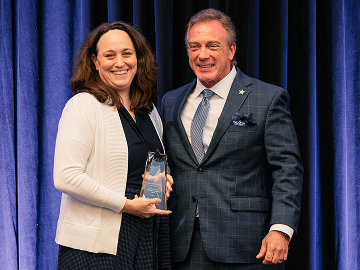 Lake Wallace receives award from Reich