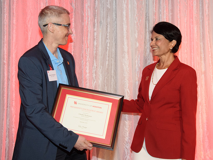 President Khator presents VPR Neuhauser with President